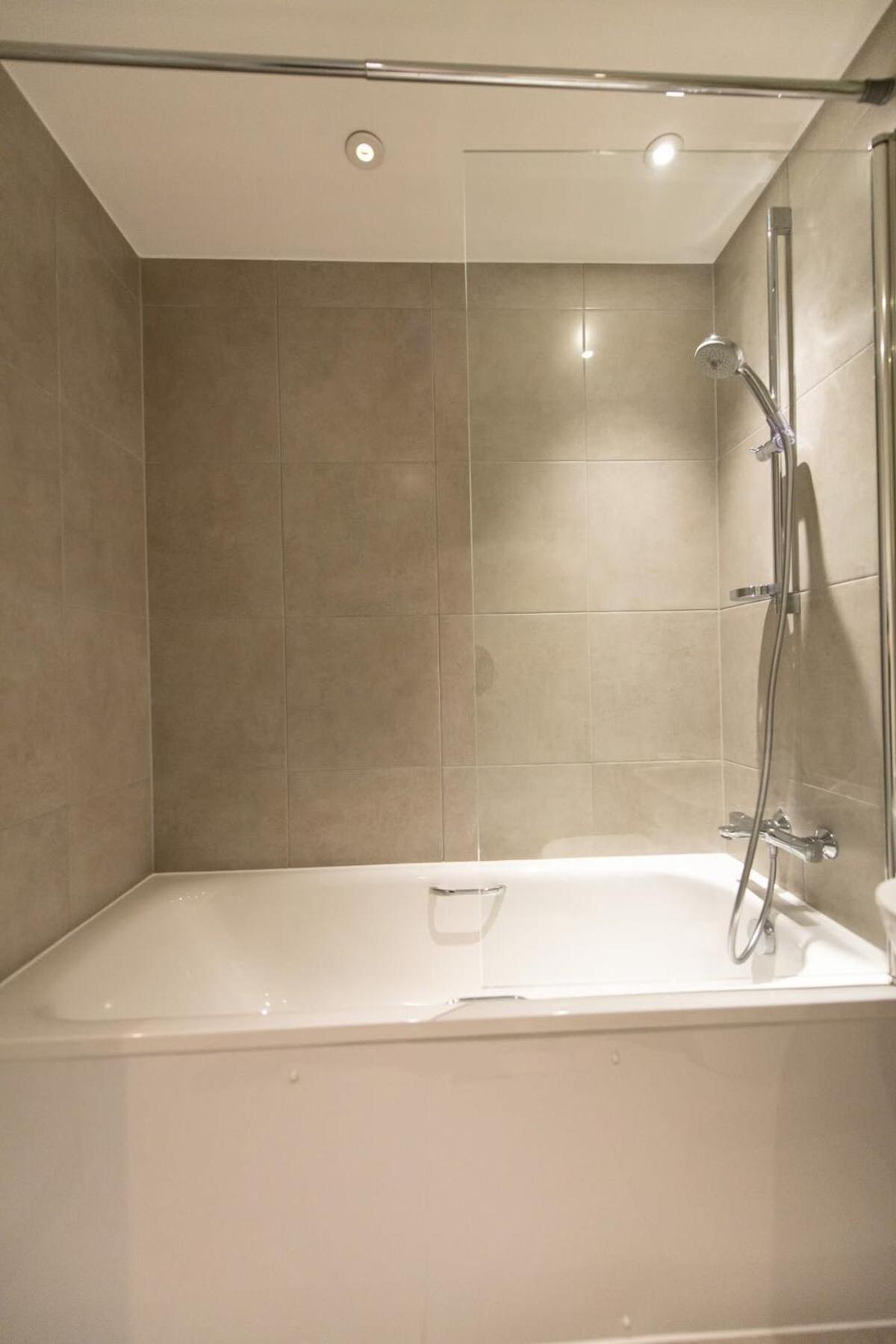 Fantastic 1 Bed Apartment In Crawley Extérieur photo