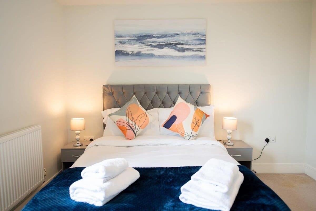 Fantastic 1 Bed Apartment In Crawley Extérieur photo