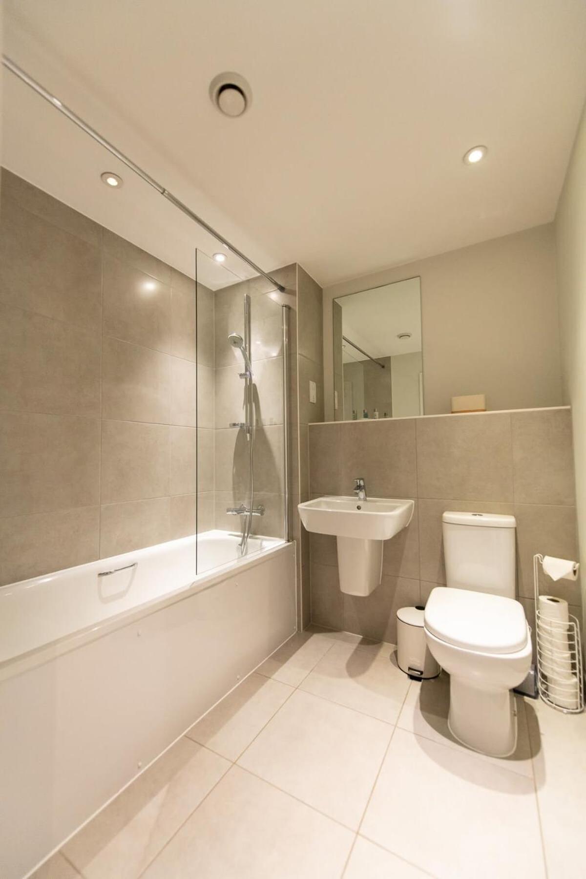 Fantastic 1 Bed Apartment In Crawley Extérieur photo